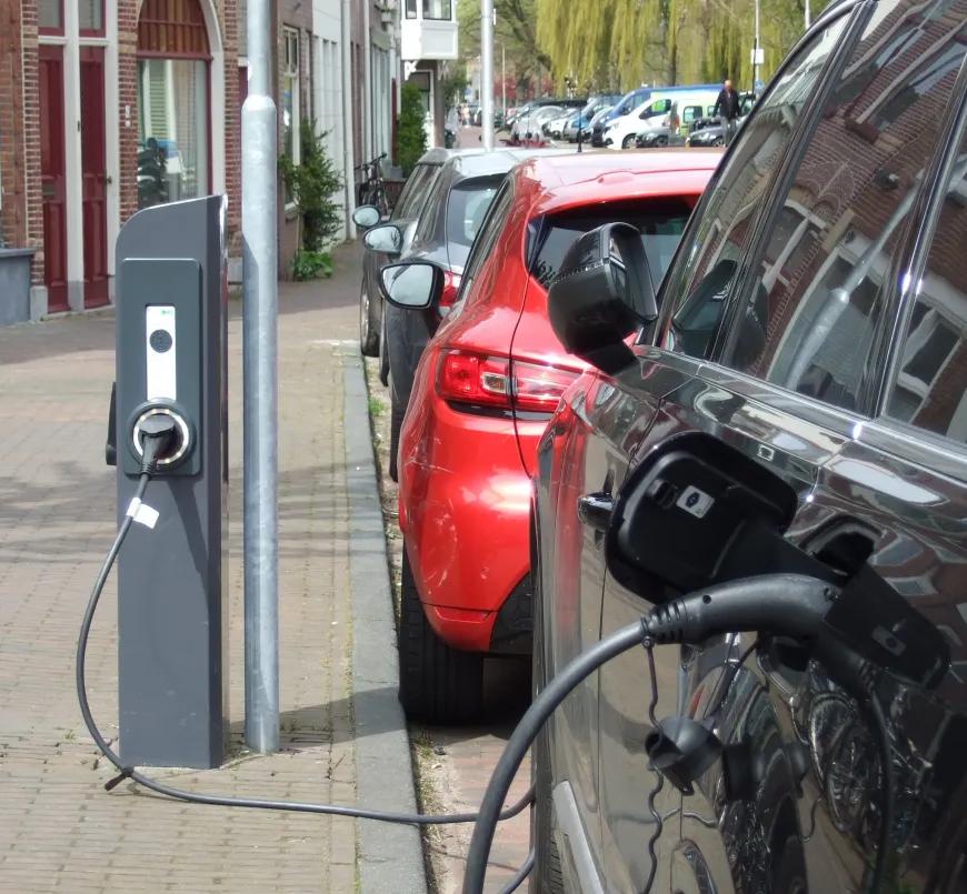 Ecars-charge-point.jpg